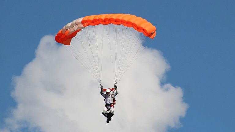 Pierre Asteix : un champion du monde de parachutisme !