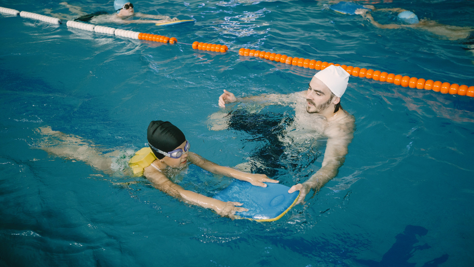Natation à Paris : comment trouver des cours pour la rentrée 2026 avant que les créneaux soient complets ?